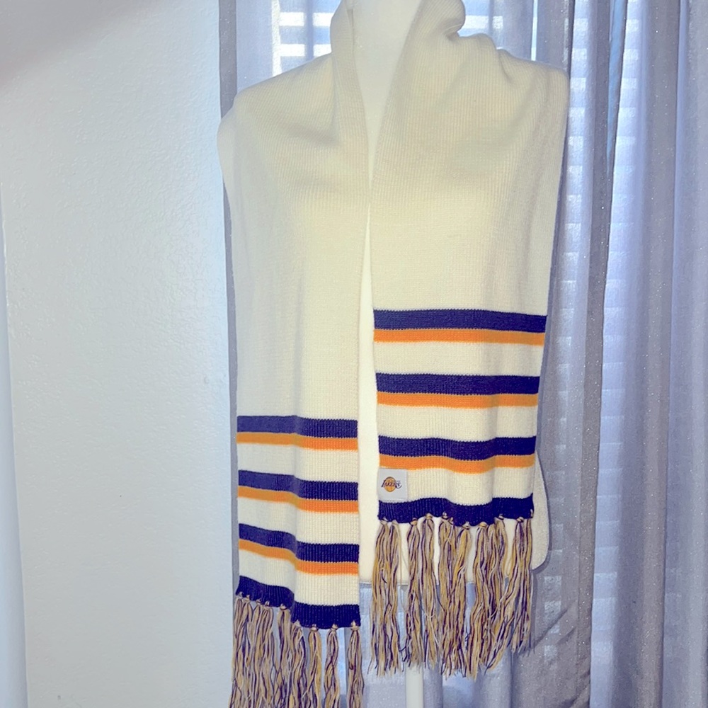 Lakers scarf